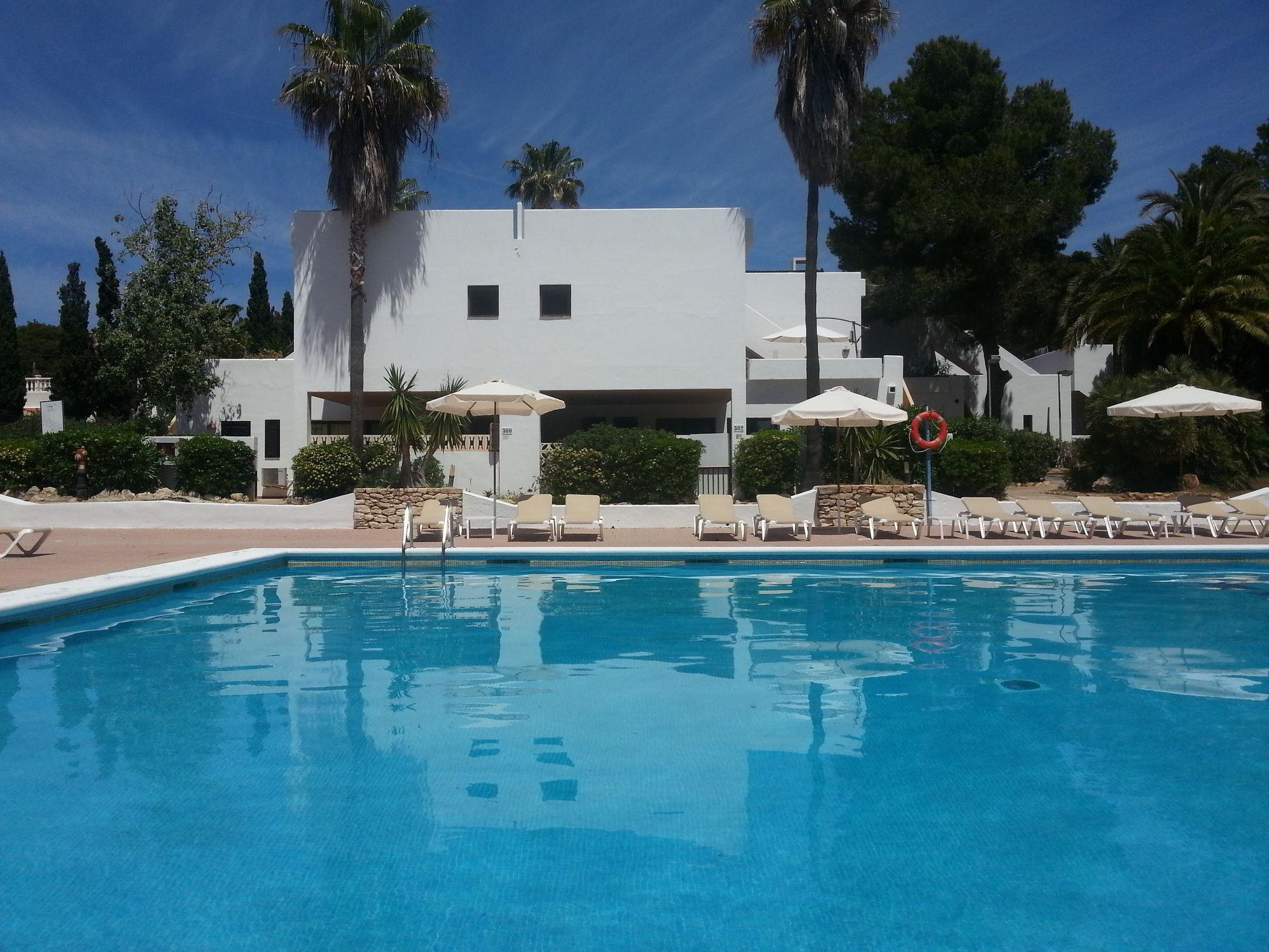 Club Cala Azul Hotel Cala Llenya Exterior photo