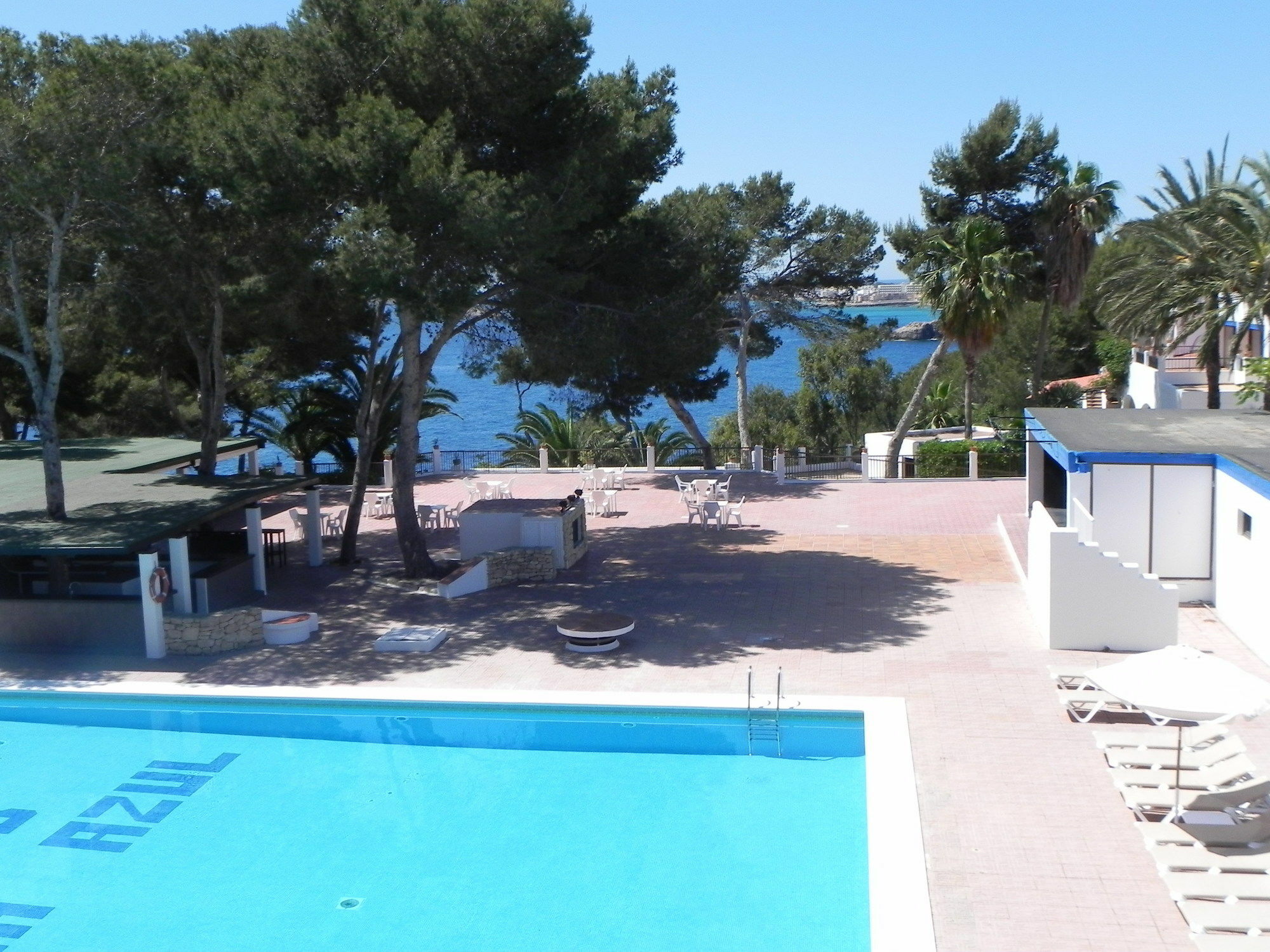 Club Cala Azul Hotel Cala Llenya Exterior photo